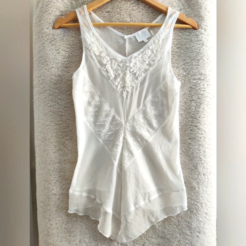 White lace, gauze material, tank top